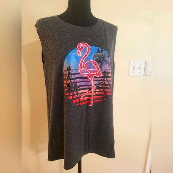 Ladies Gray Sleeveless Muscle Tee with Flamingo Graphic (Size XL)‎ - Picture 2 of 11